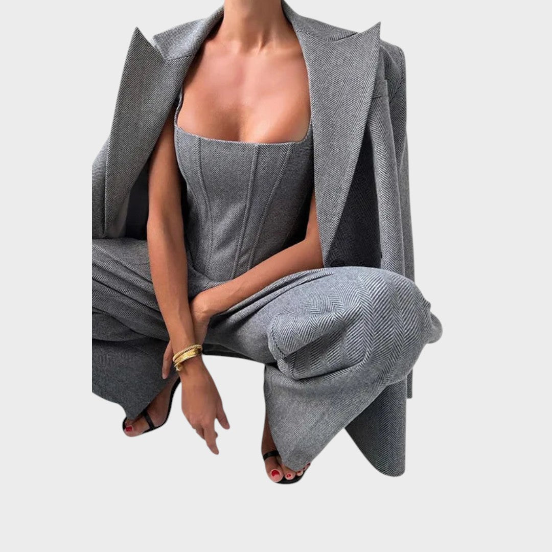 Karolina - Moćan i sofisticiran komplet