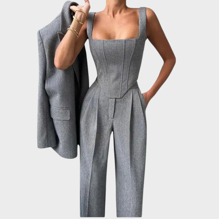 Karolina - Moćan i sofisticiran komplet