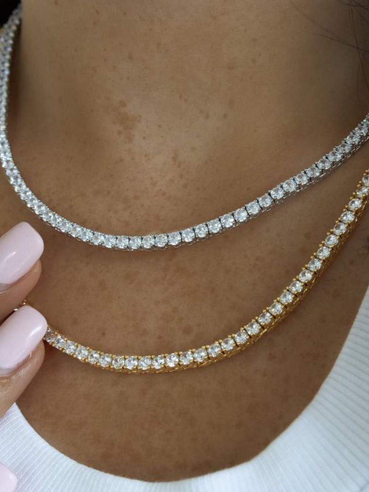 Nika - Rivière Karoliai