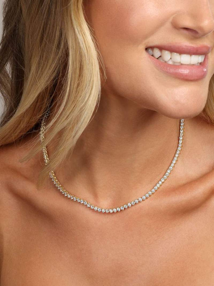 Nika - Rivière Karoliai