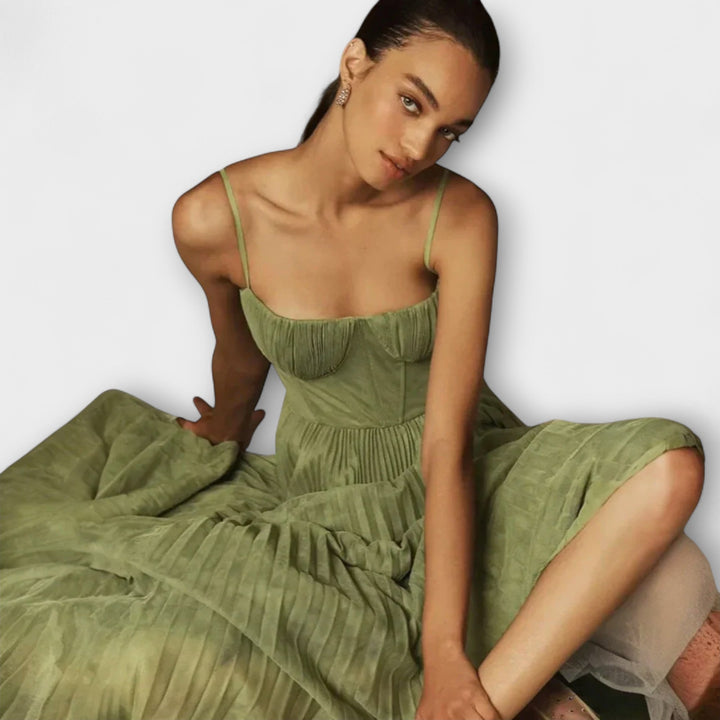 Lucrezia – Elegantna Haljina sa Šarmom