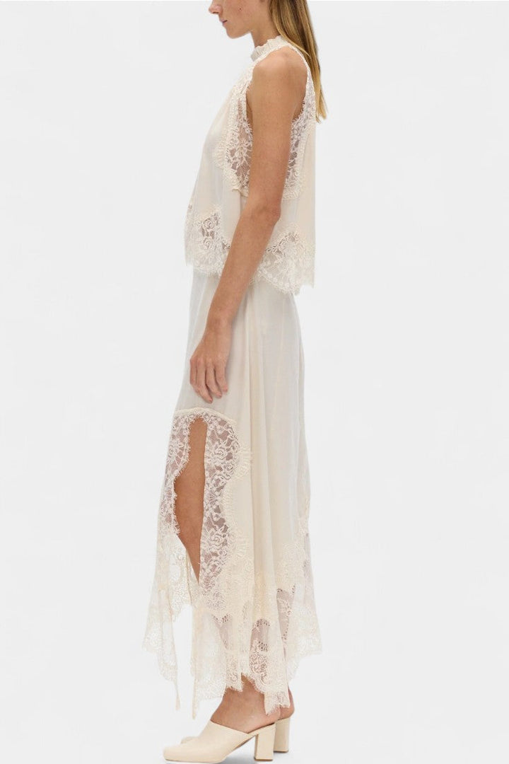 Nada Midi Suknja s Čipkastim Detaljima i Asimetričnom Porubom